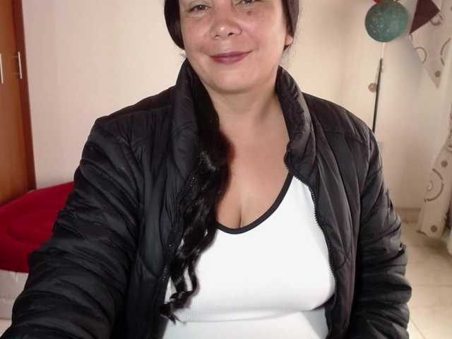 vivian-milf-paint's BongaCams show and profile