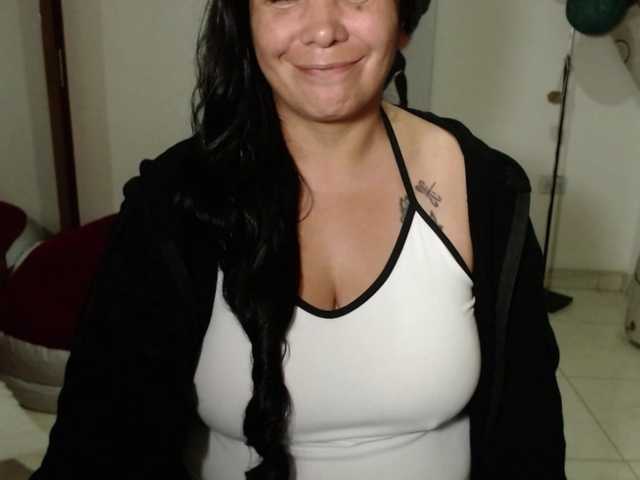 vivian-milf-paint's BongaCams show and profile