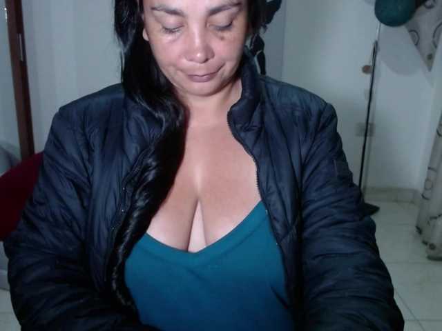 vivian-milf-paint's BongaCams show and profile