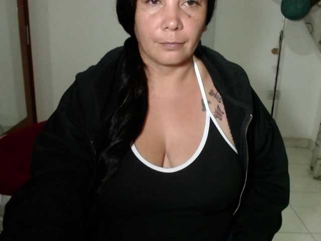 vivian-milf-paint's BongaCams show and profile