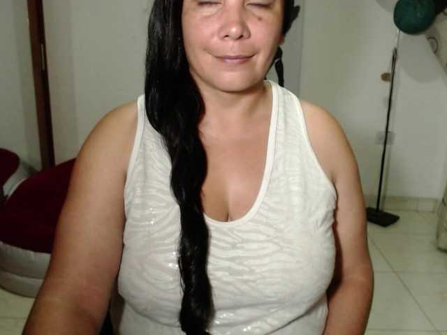 vivian-milf-paint's BongaCams show and profile