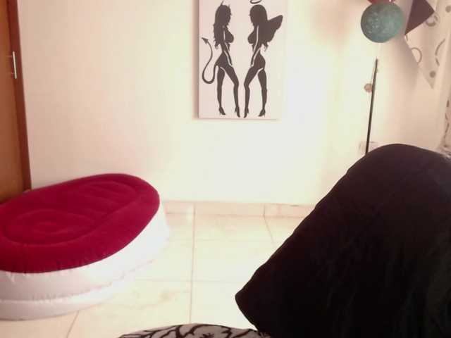 vivian-milf-paint's BongaCams show and profile