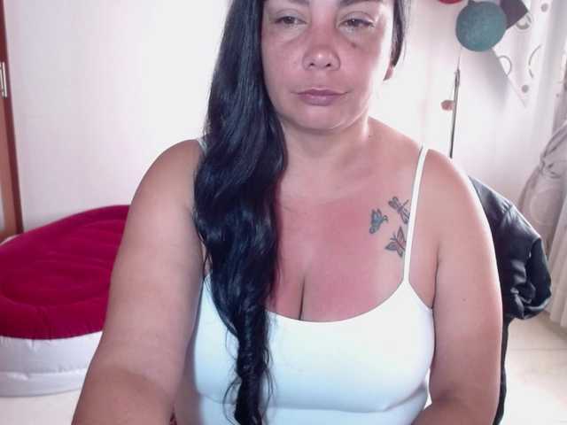 vivian-milf-paint's BongaCams show and profile