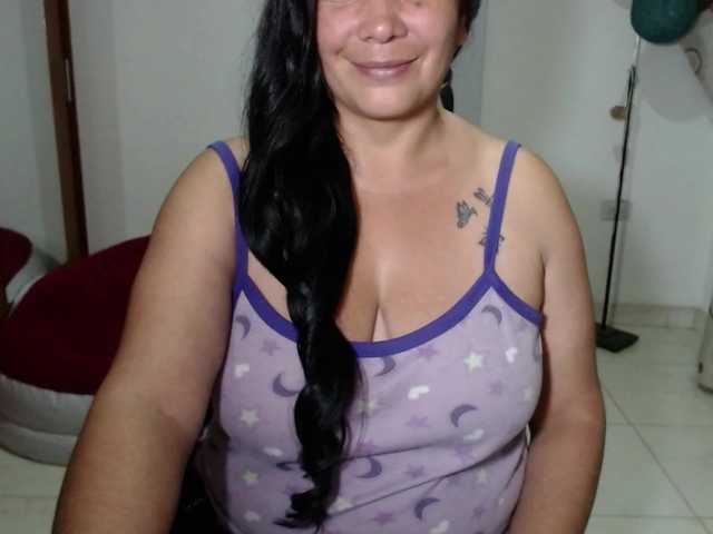 vivian-milf-paint's BongaCams show and profile