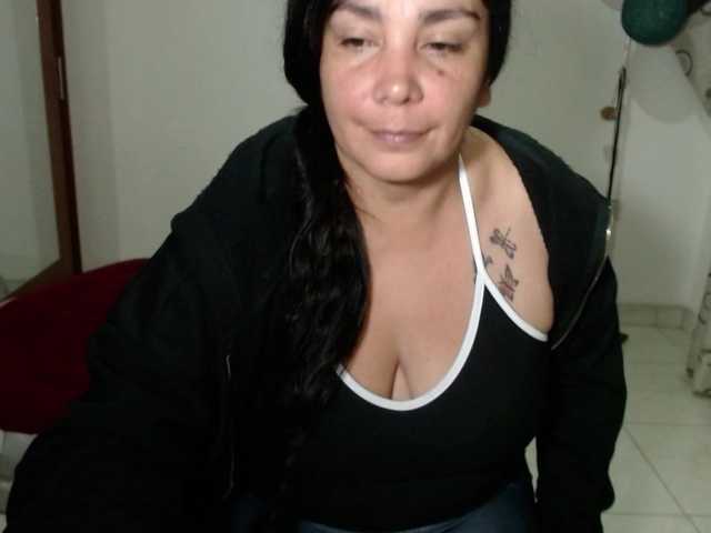 vivian-milf-paint's BongaCams show and profile