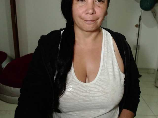 vivian-milf-paint's BongaCams show and profile