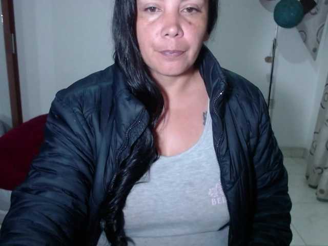 vivian-milf-paint's BongaCams show and profile