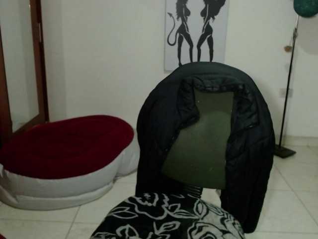 vivian-milf-paint's BongaCams show and profile