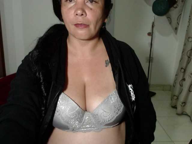 vivian-milf-paint's BongaCams show and profile