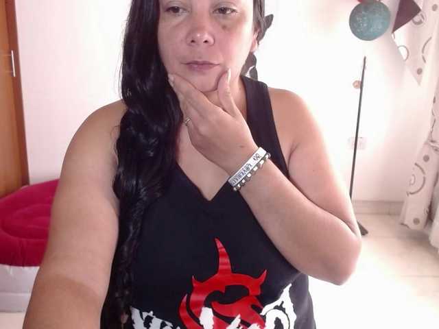 vivian-milf-paint's BongaCams show and profile