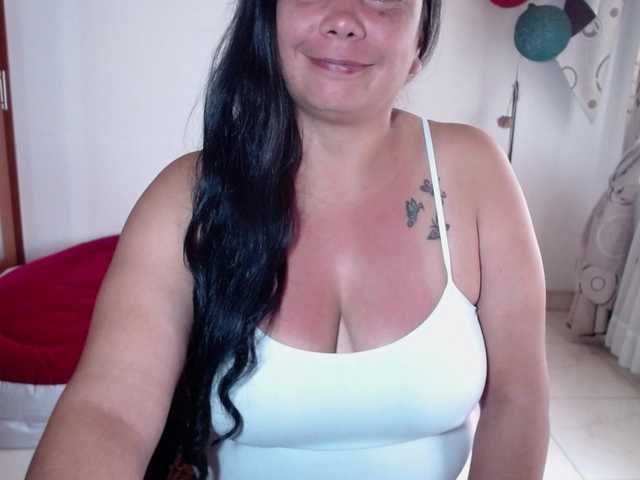 vivian-milf-paint's BongaCams show and profile