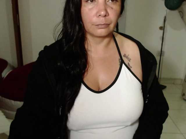 vivian-milf-paint's BongaCams show and profile