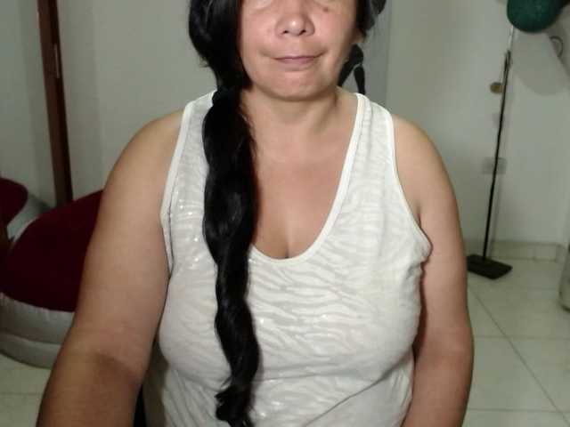 vivian-milf-paint's BongaCams show and profile