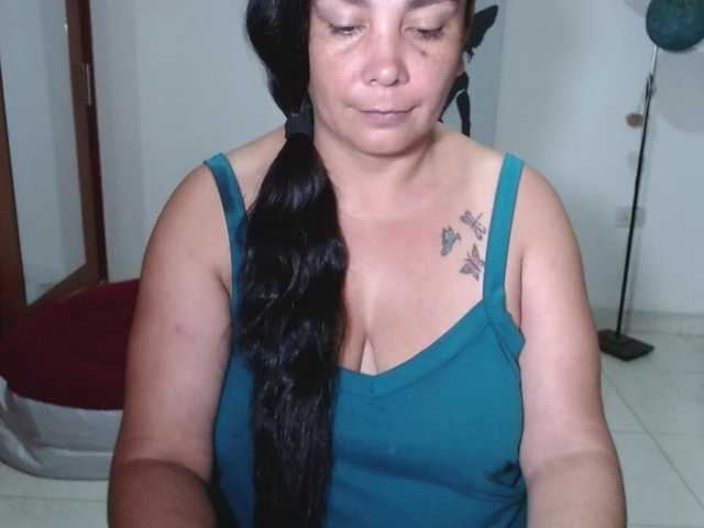 vivian-milf-paint's BongaCams show and profile