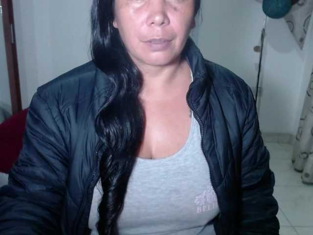 vivian-milf-paint's BongaCams show and profile