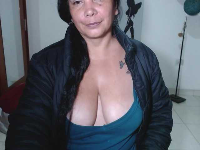 vivian-milf-paint's BongaCams show and profile