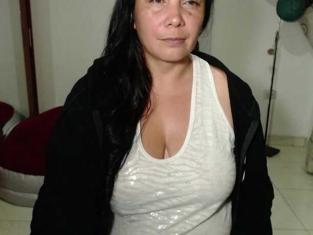 vivian-milf-paint's BongaCams show and profile