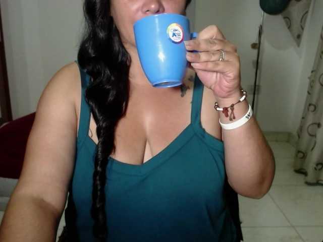 vivian-milf-paint's BongaCams show and profile