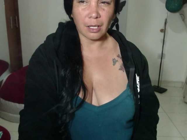 vivian-milf-paint's BongaCams show and profile