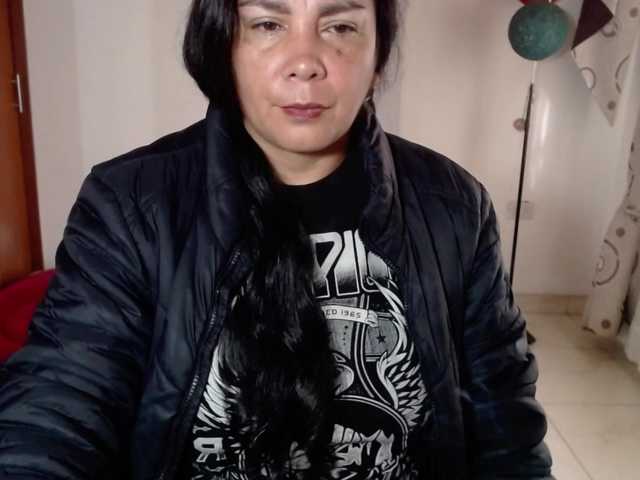 vivian-milf-paint's BongaCams show and profile