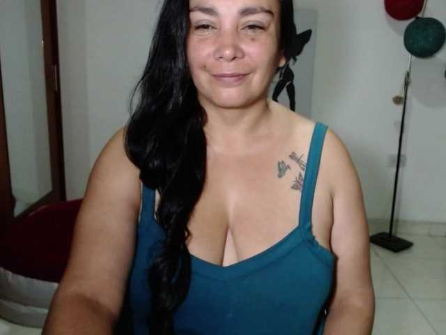 vivian-milf-paint's BongaCams show and profile