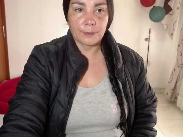 vivian-milf-paint's BongaCams show and profile