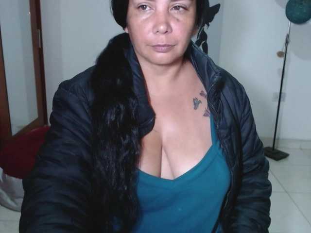 vivian-milf-paint's BongaCams show and profile