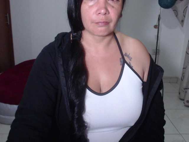 vivian-milf-paint's BongaCams show and profile