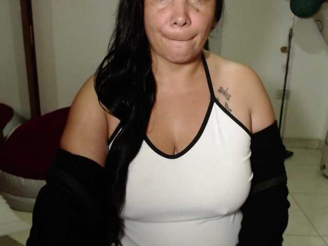 vivian-milf-paint's BongaCams show and profile