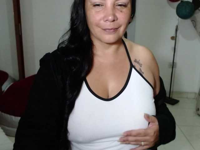 vivian-milf-paint's BongaCams show and profile