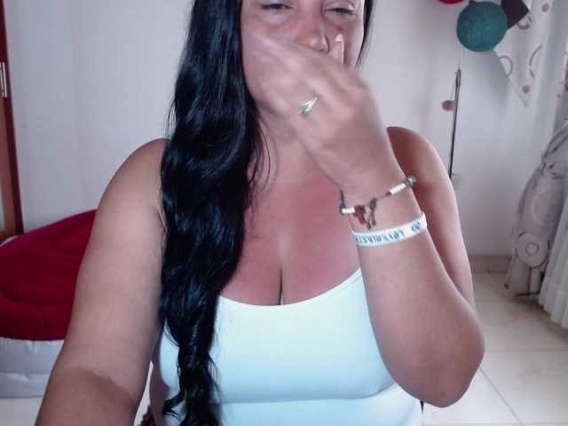 vivian-milf-paint's BongaCams show and profile