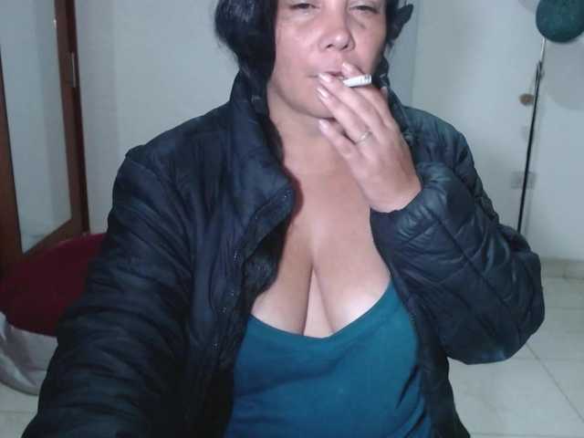 vivian-milf-paint's BongaCams show and profile