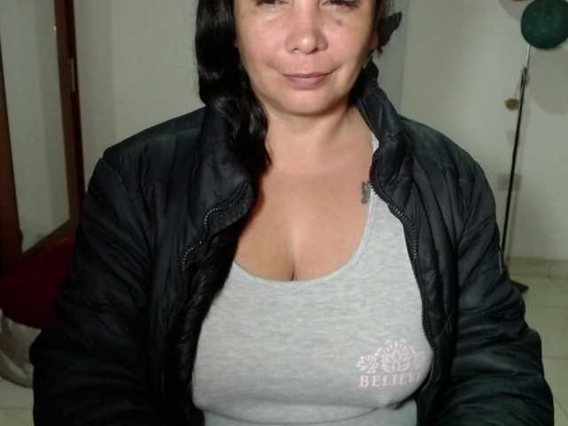 vivian-milf-paint's BongaCams show and profile