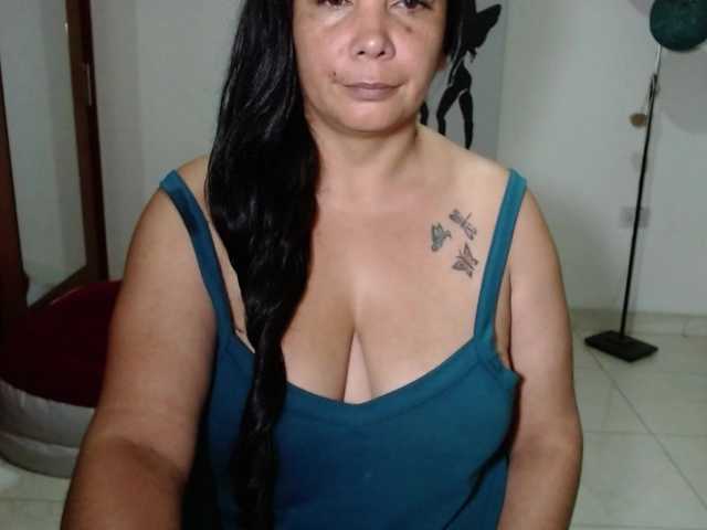 vivian-milf-paint's BongaCams show and profile