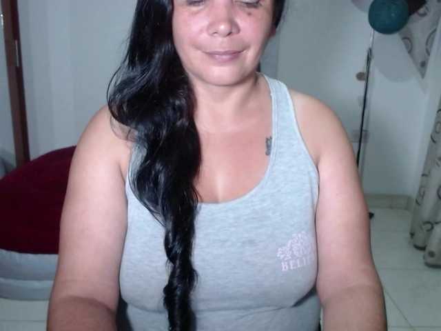 vivian-milf-paint's BongaCams show and profile