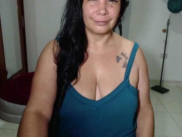 vivian-milf-paint's BongaCams show and profile