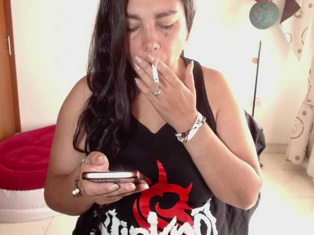 vivian-milf-paint's BongaCams show and profile