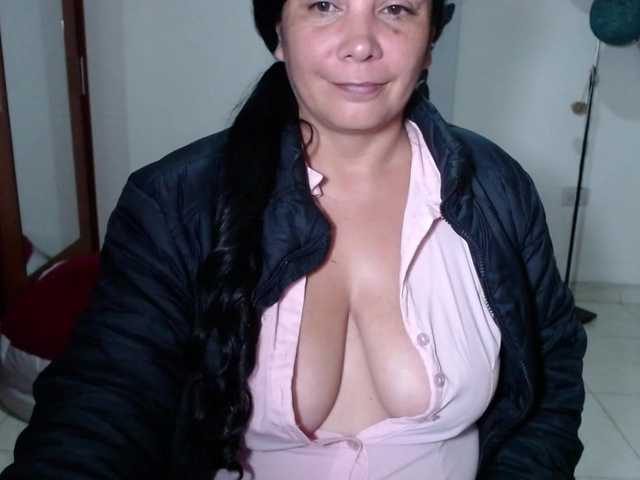 vivian-milf-paint's BongaCams show and profile