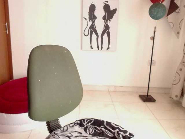 vivian-milf-paint's BongaCams show and profile