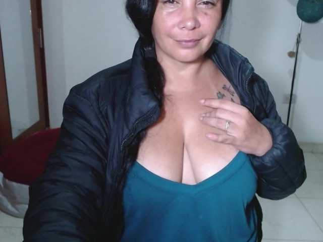 vivian-milf-paint's BongaCams show and profile