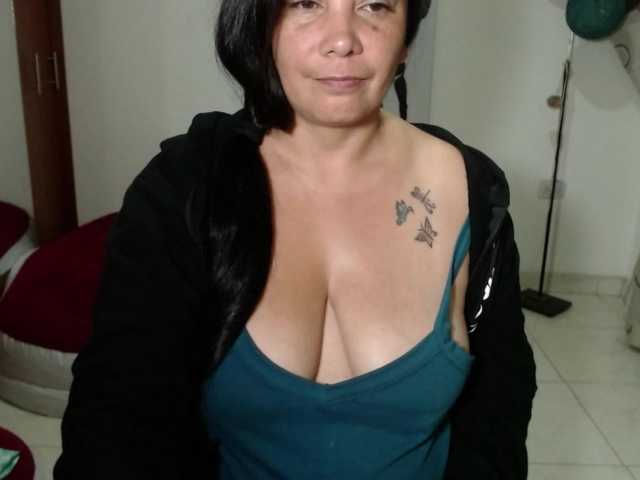 vivian-milf-paint's BongaCams show and profile