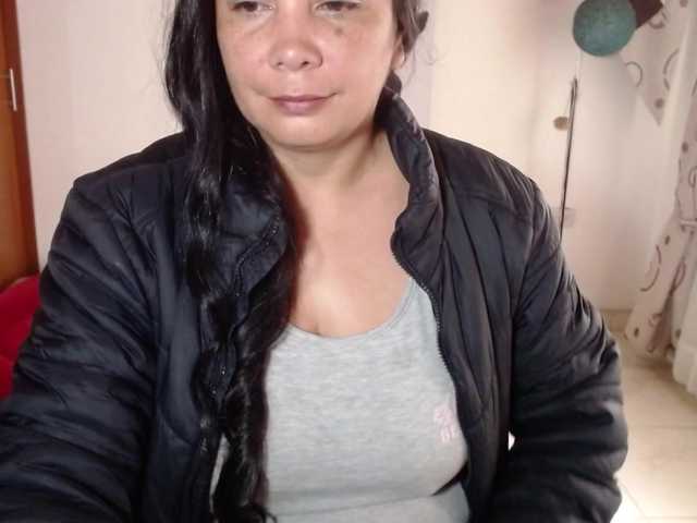 vivian-milf-paint's BongaCams show and profile