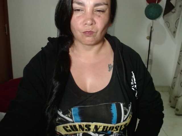 vivian-milf-paint's BongaCams show and profile