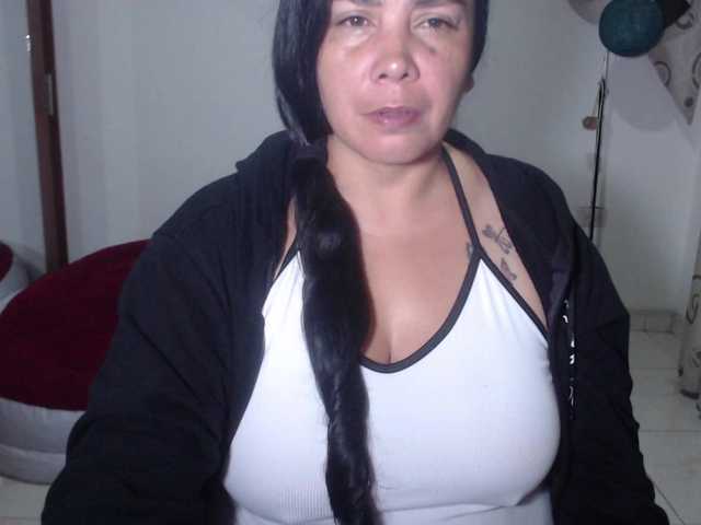 vivian-milf-paint's BongaCams show and profile