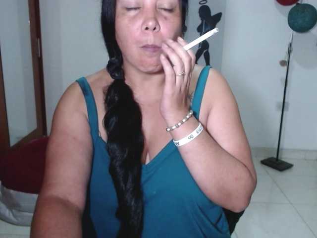 vivian-milf-paint's BongaCams show and profile