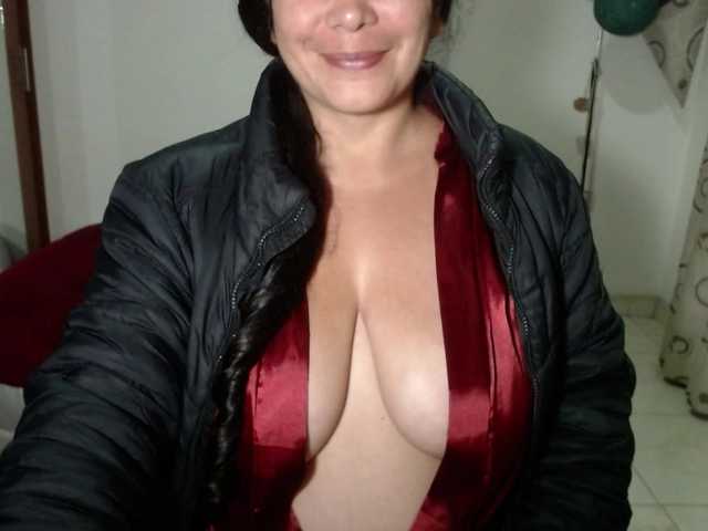 vivian-milf-paint's BongaCams show and profile