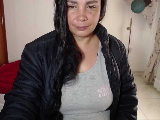 vivian-milf-paint's BongaCams show and profile