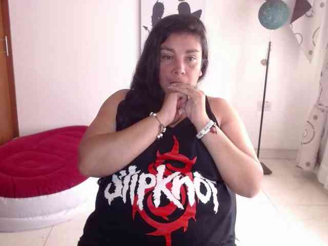 vivian-milf-paint webcam