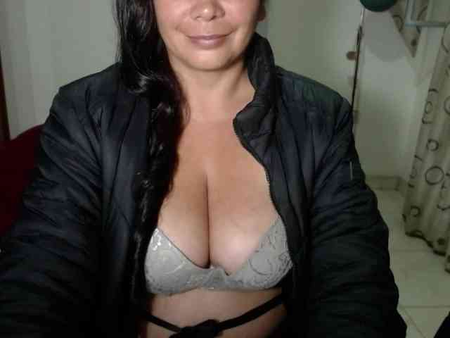 xxx chat room Vivian-milf-paint