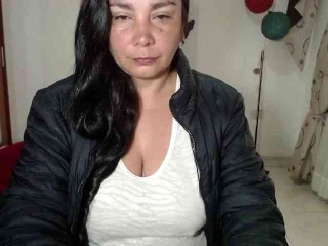 vivian-milf-paint webcam